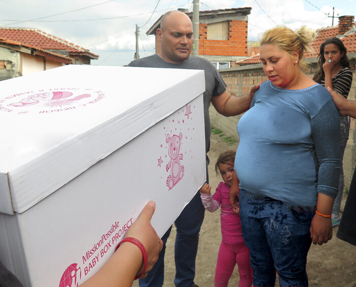 Roza receives babybox