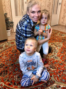 Maria and children in Omsk shelter home