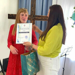 Maria receives certificate 1