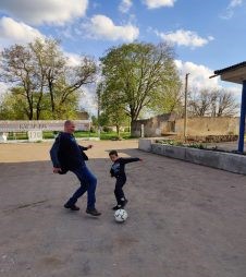 Samen voetballen 226x300 – kopio