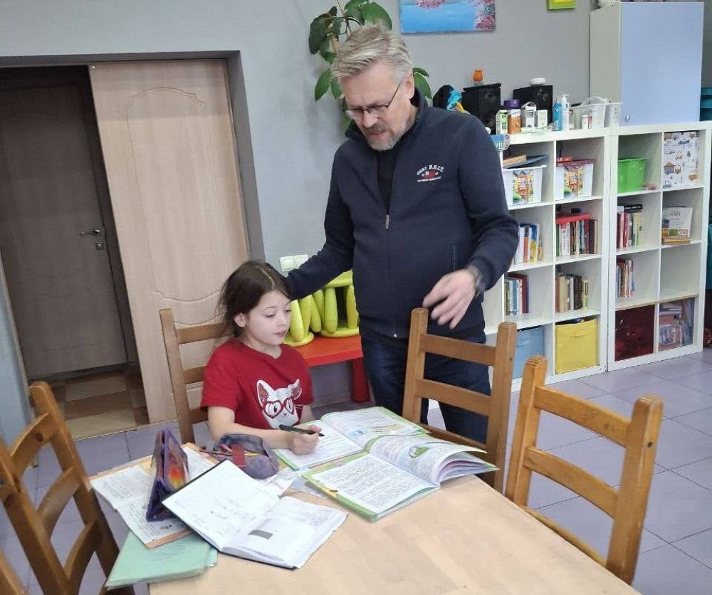 YEK Family girl in shelter home