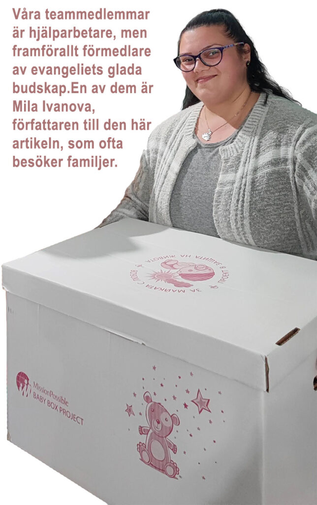 Mila with Babybox with Swedish text
