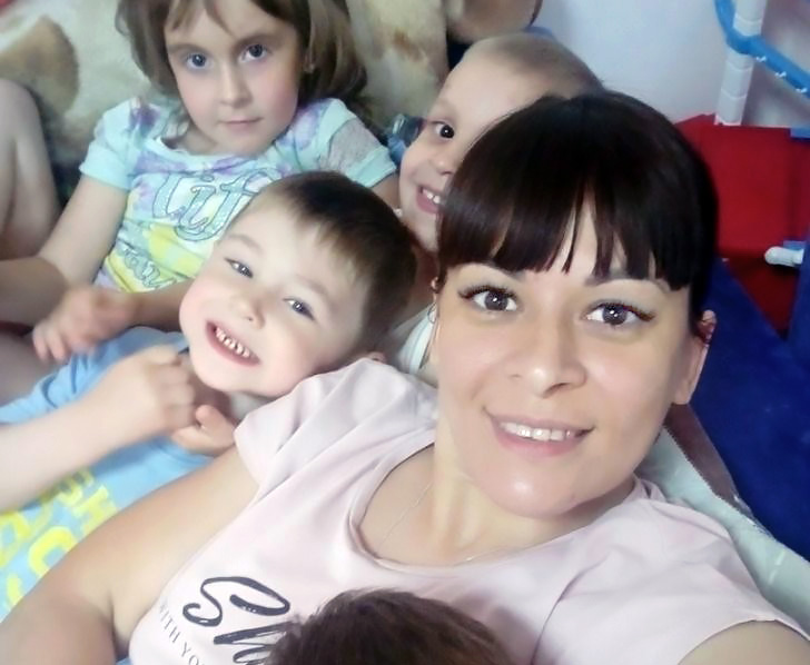 Julia ja turvakodin lapsia 2