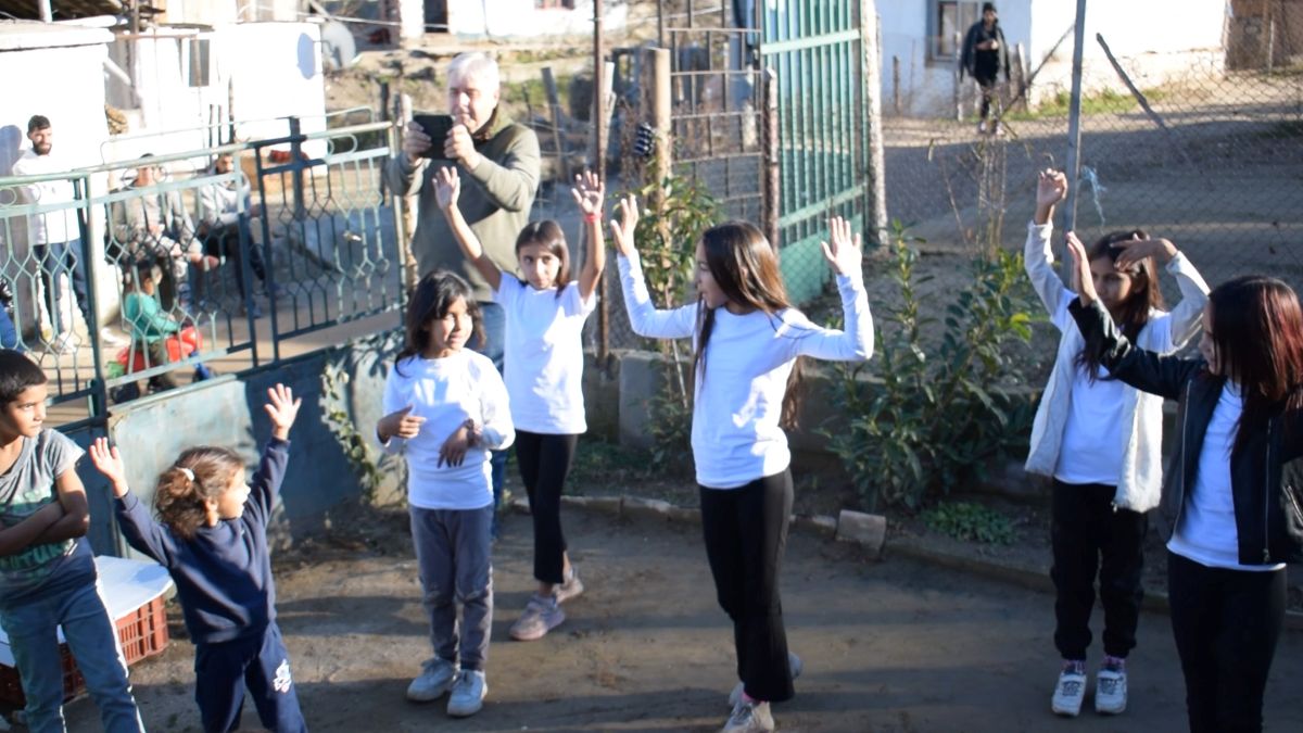 Pepi lifting her hands